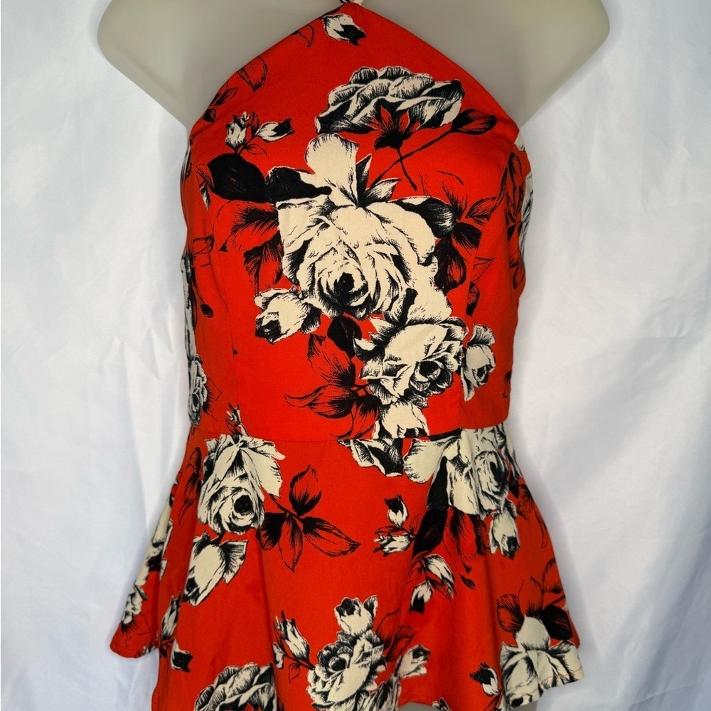 🌹 Lulus Red Floral Halter Blouse – Size S – Bold, Flirty, & Unforgettable 🌹